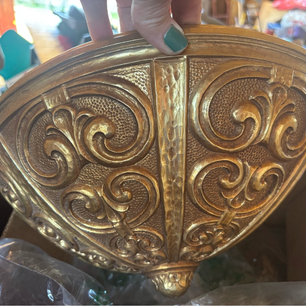 Vintage Ornate Gold Wall Sconce Accent - Picture 2 of 4